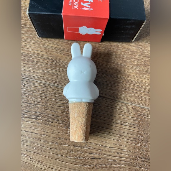 MIFFY-Imported (NWT/Box) Ceramic Wine Stopper - Picture 2 of 6